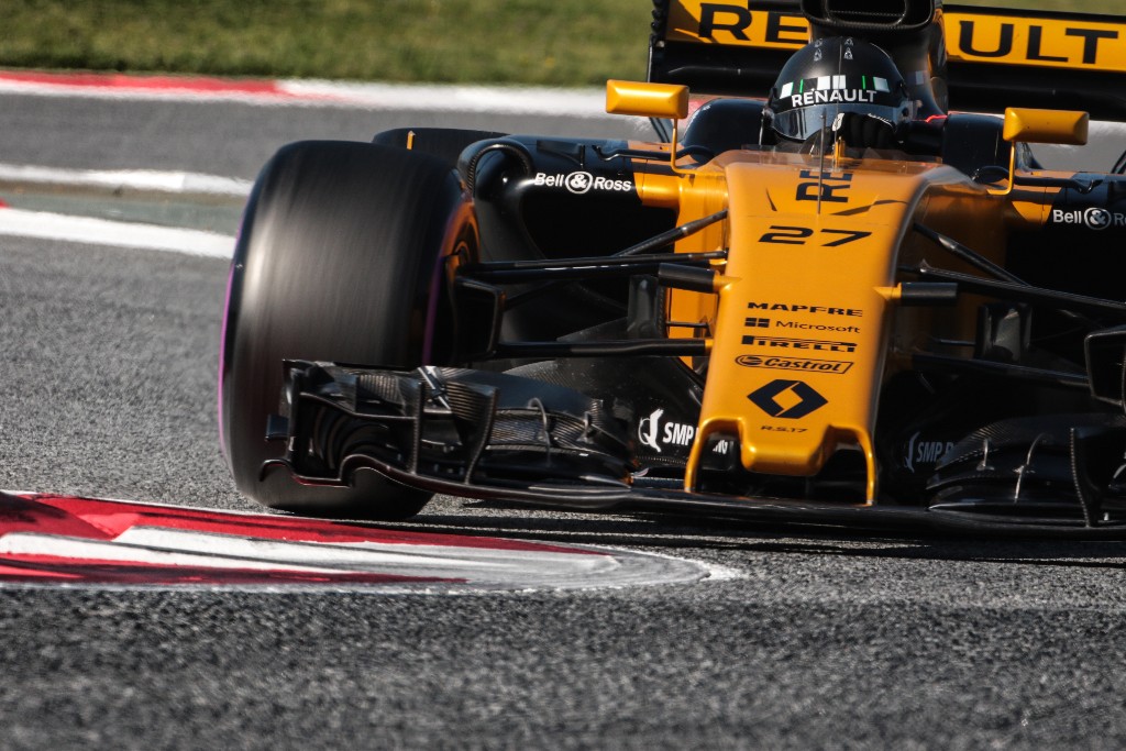 TRY A NEW RENAULT TO WIN ULTIMATE FORMULA 1 TEST DRIVE