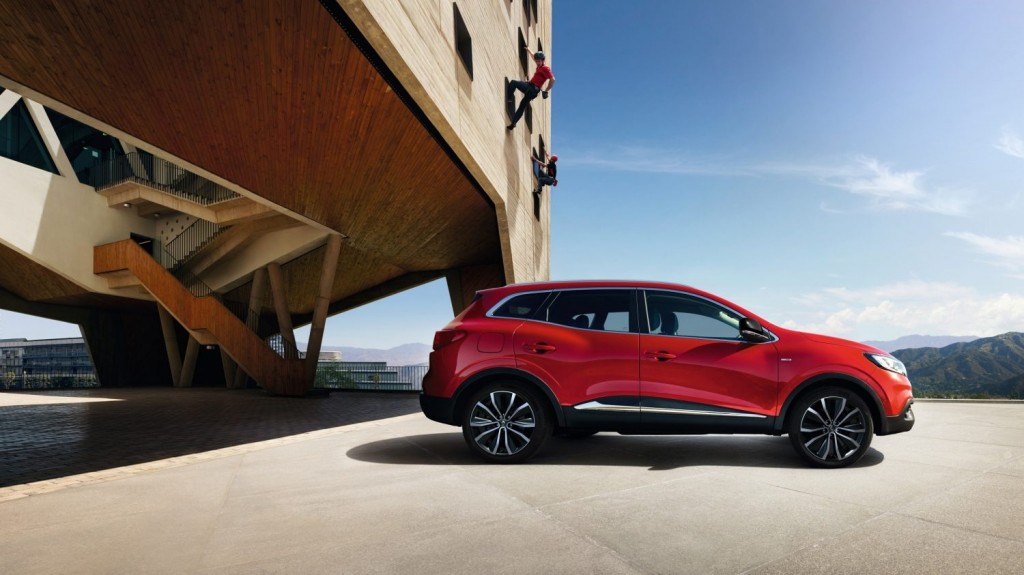 RENAULT KADJAR CROWNED USED CAR OF THE YEAR AND BEST USED MID-SIZE SUV BY AUTO EXPRESS