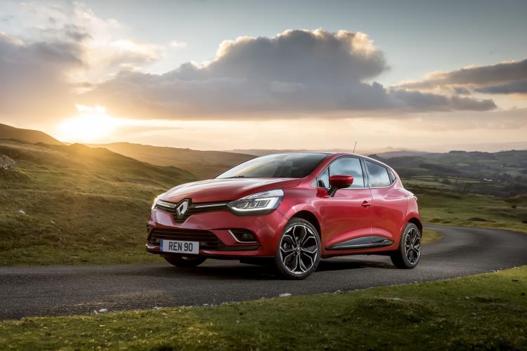 RENAULT OFFERS CUSTOMERS AN EXTRA £500 OFF WHEN THEY TAKE A TEST DRIVE
