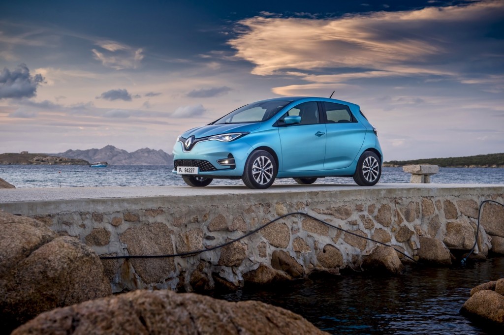 NEW RENAULT ZOE WINS 'BEST SMALL ELECTRIC CAR' AT 2020 WHAT CAR? AWARDS